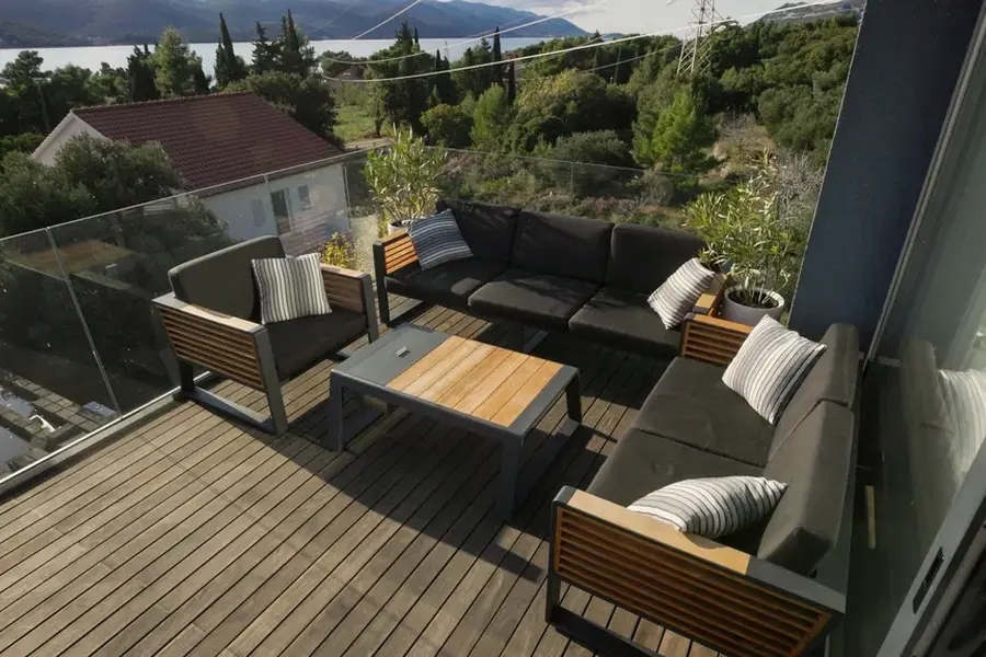 Villa moderna con vista mare