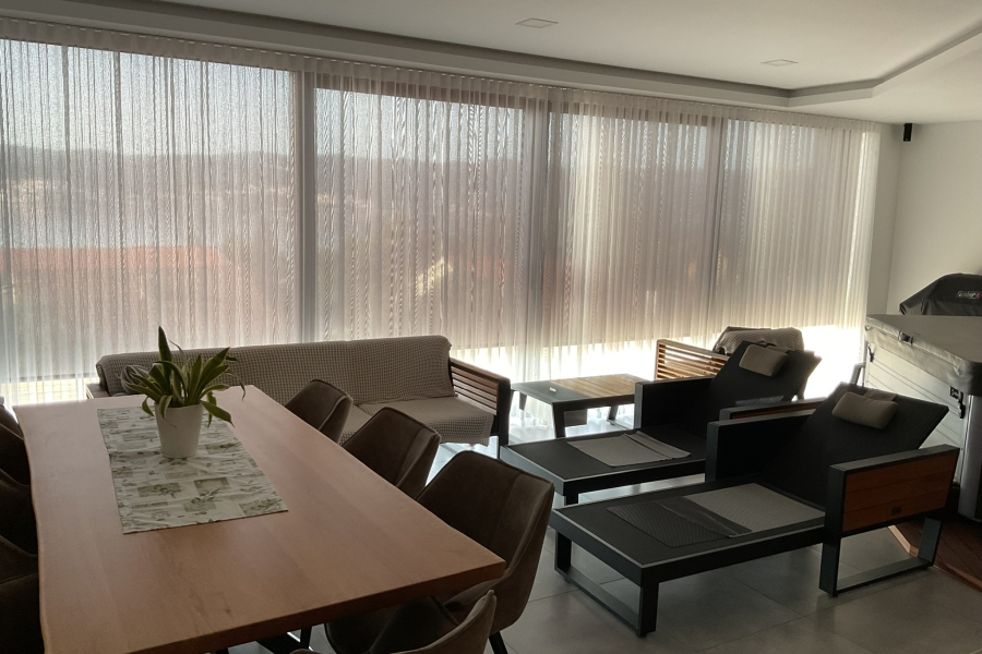 Villa moderna con vista mare
