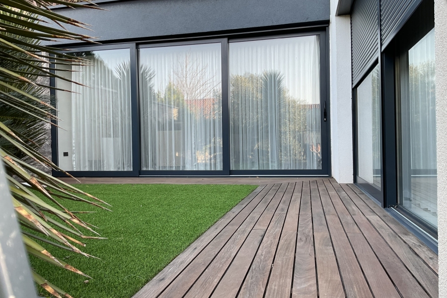 Villa moderna con vista mare