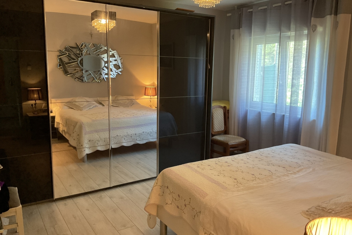 Casa familiare con appartamenti vicino al mare