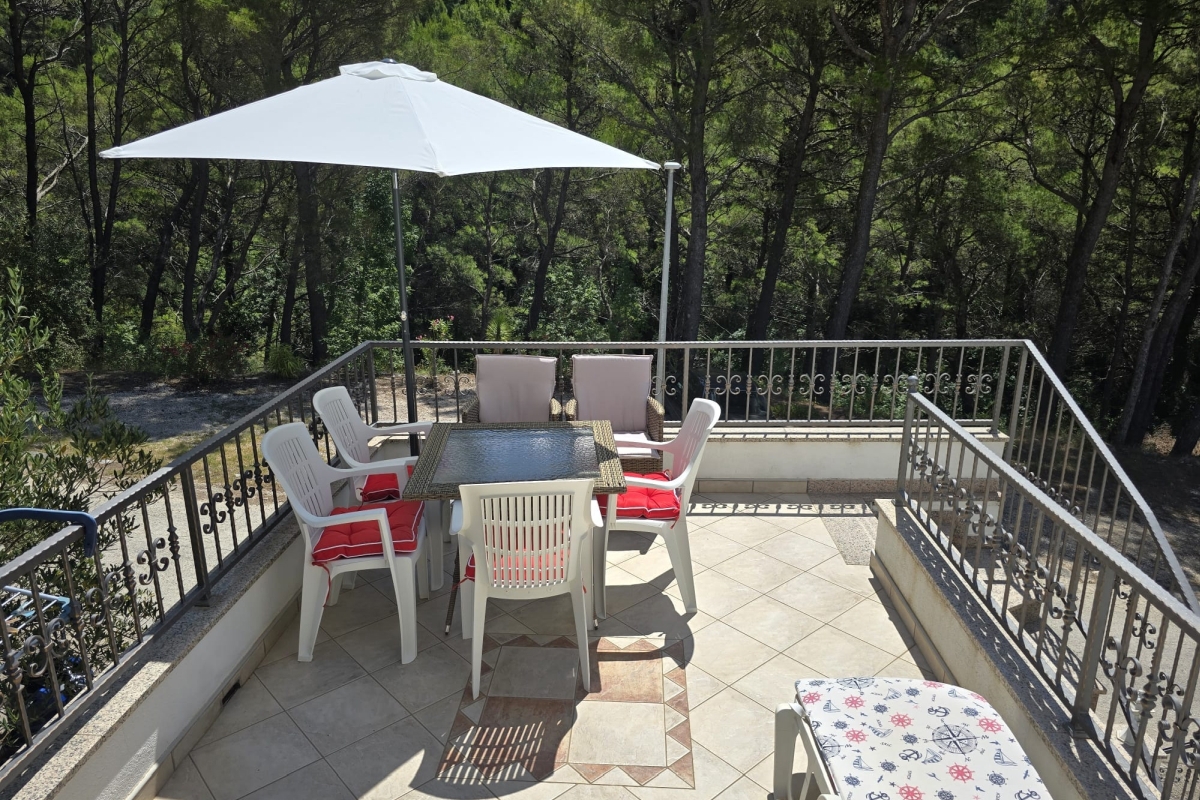 Casa familiare con appartamenti vicino al mare