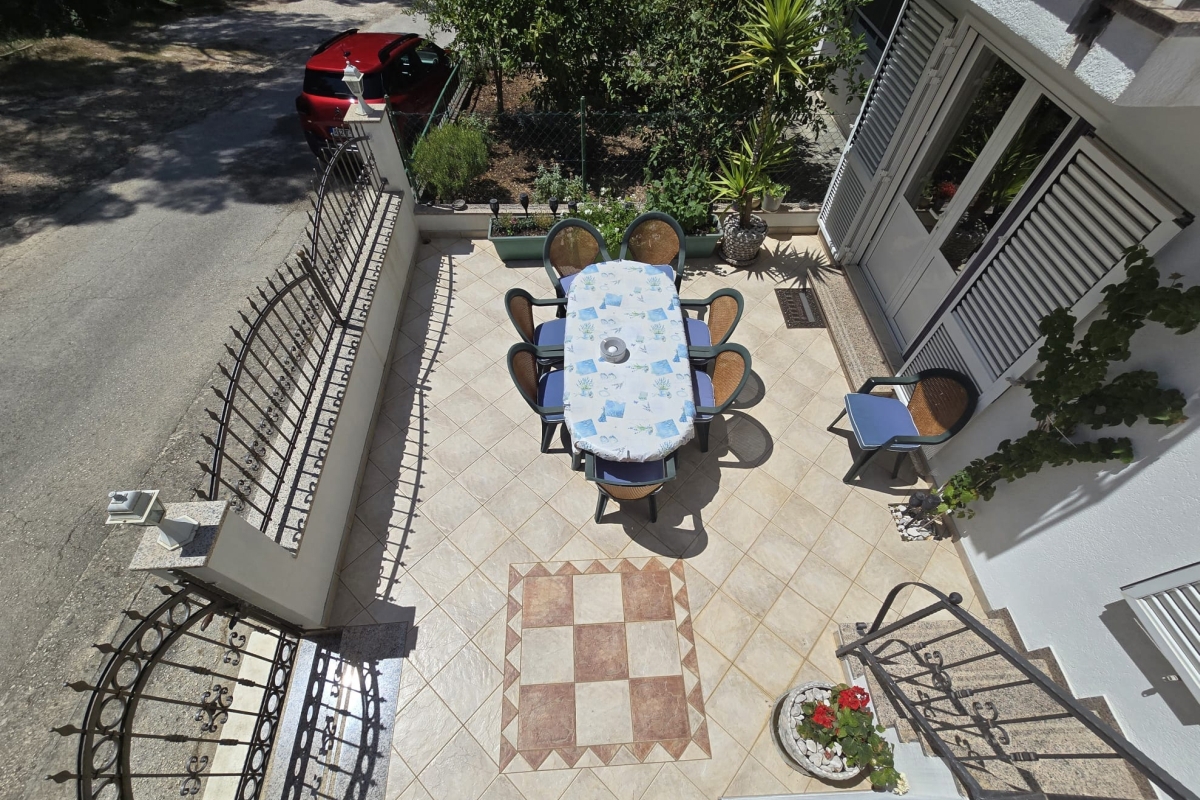 Casa familiare con appartamenti vicino al mare