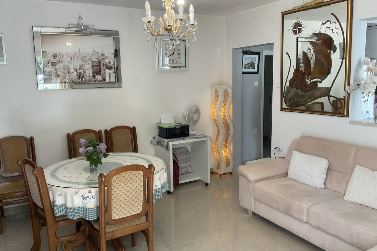 Casa familiare con appartamenti vicino al mare