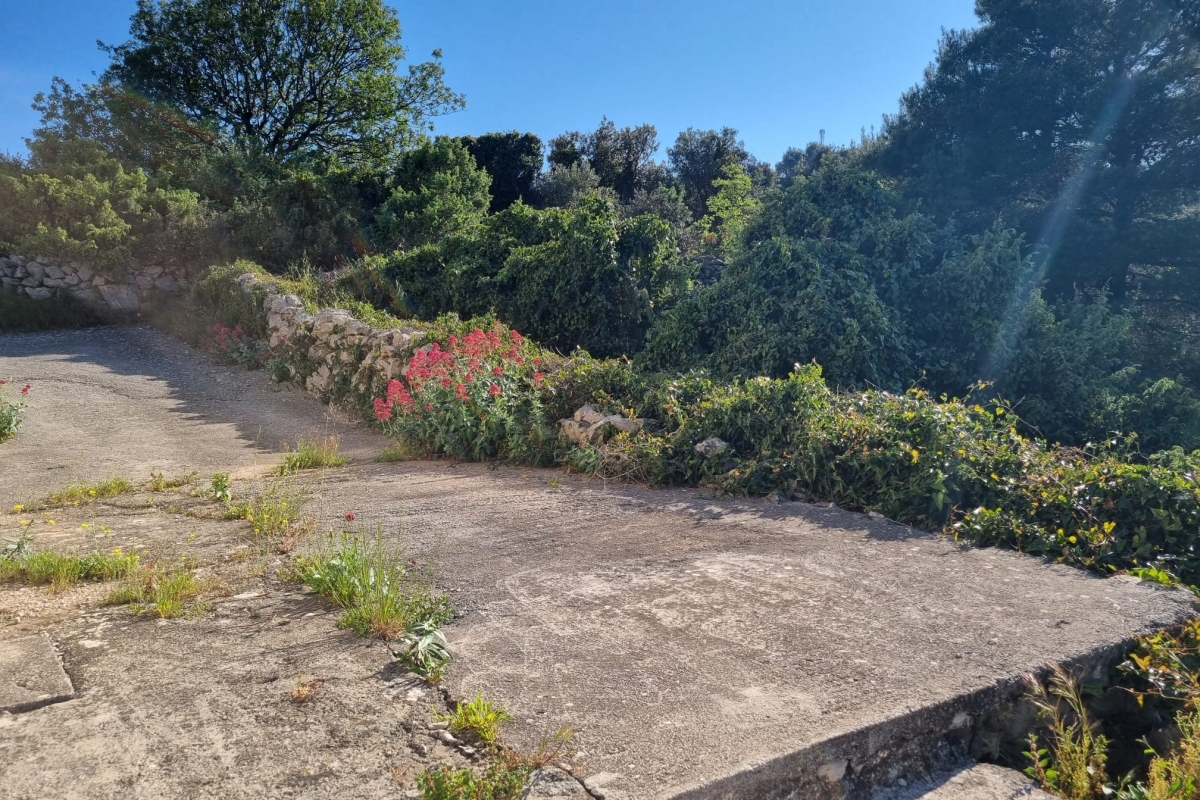 Terreno edificabile attraente in prima fila sul mare