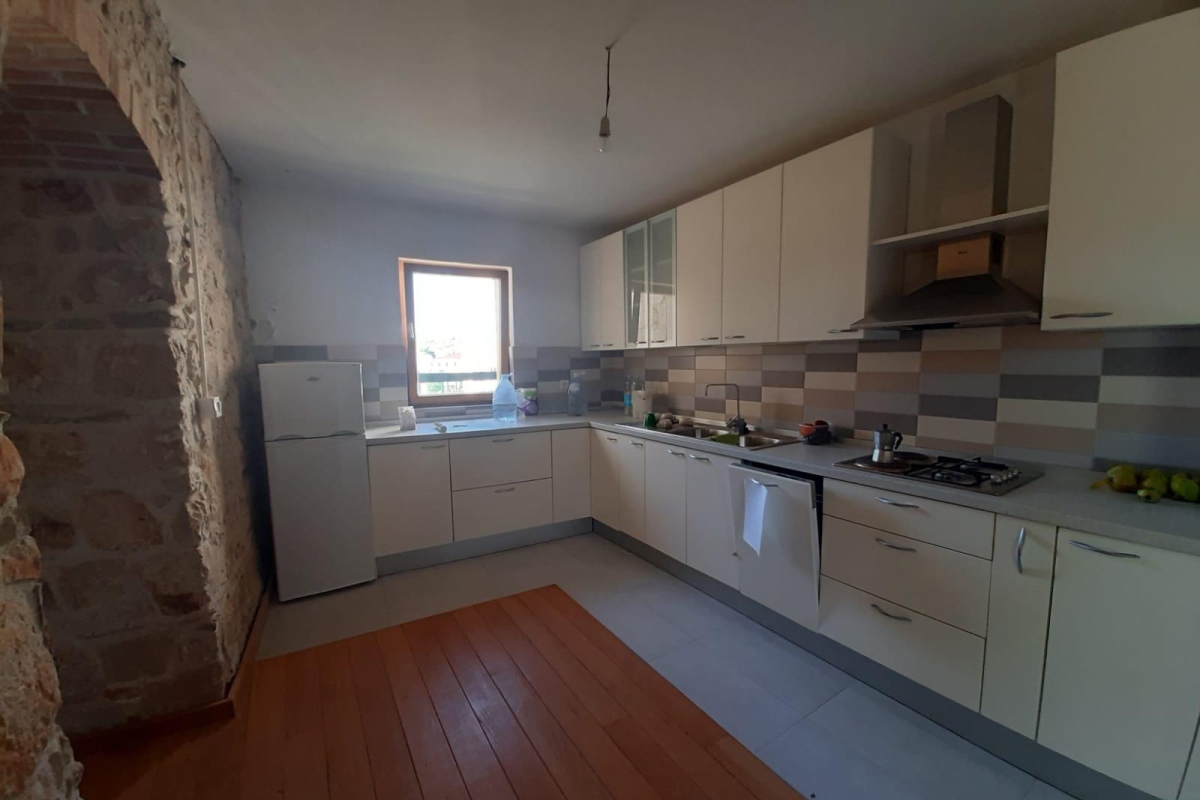 Esclusiva villa in pietra con vista panoramica sul mare