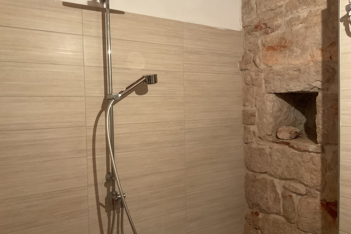 Esclusiva villa in pietra con vista panoramica sul mare