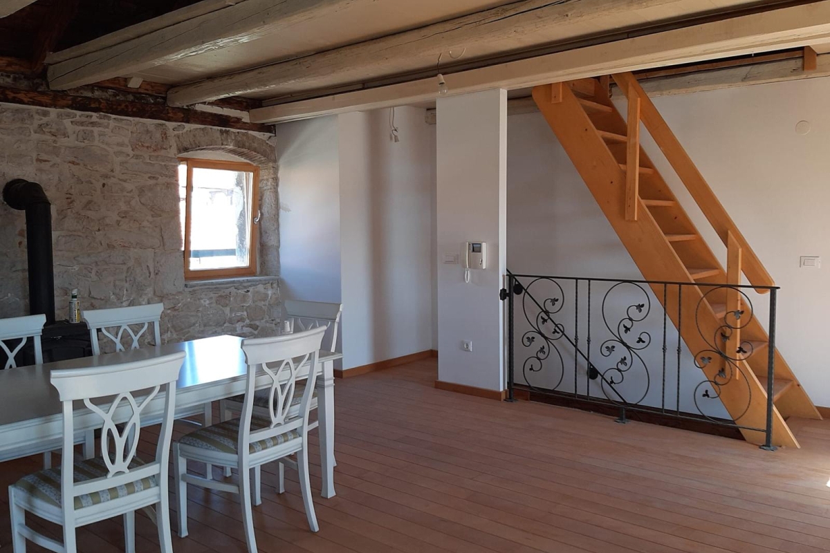 Esclusiva villa in pietra con vista panoramica sul mare