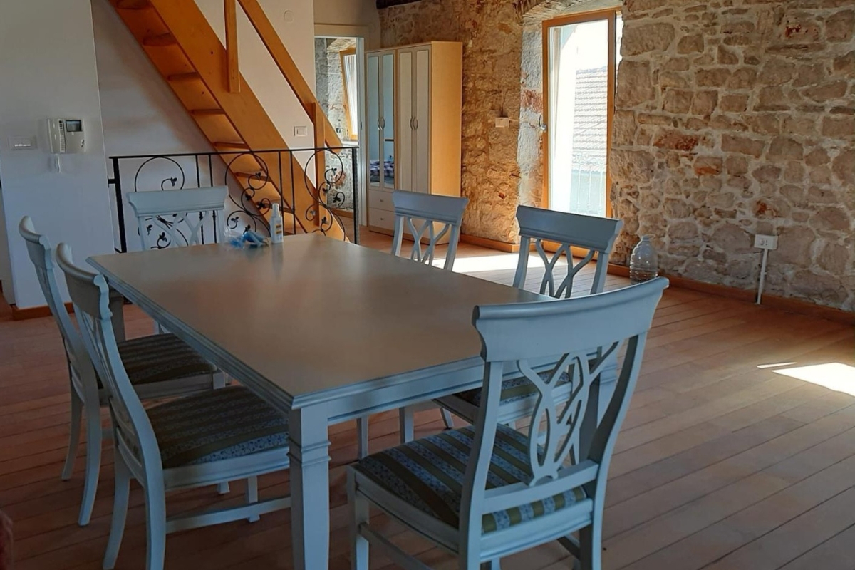 Esclusiva villa in pietra con vista panoramica sul mare