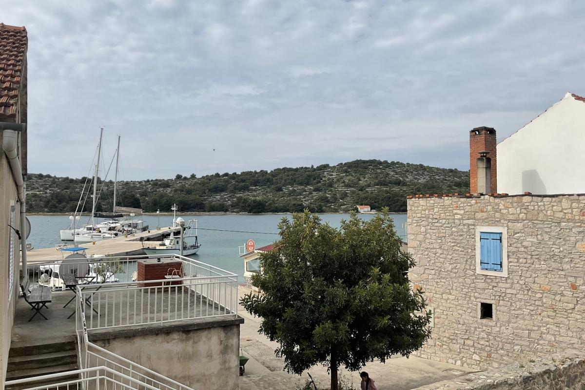 Esclusiva villa in pietra con vista panoramica sul mare