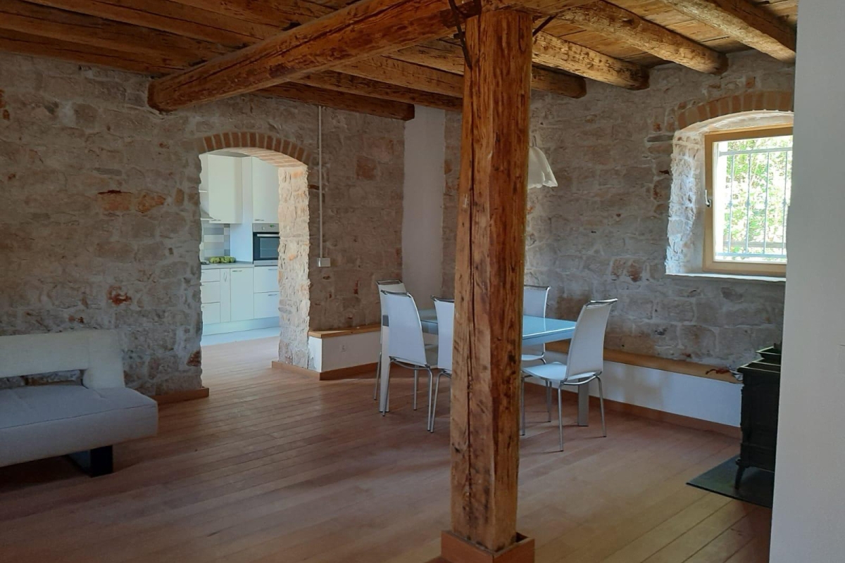 Esclusiva villa in pietra con vista panoramica sul mare