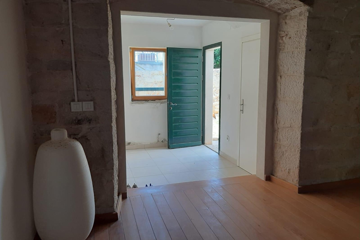 Esclusiva villa in pietra con vista panoramica sul mare