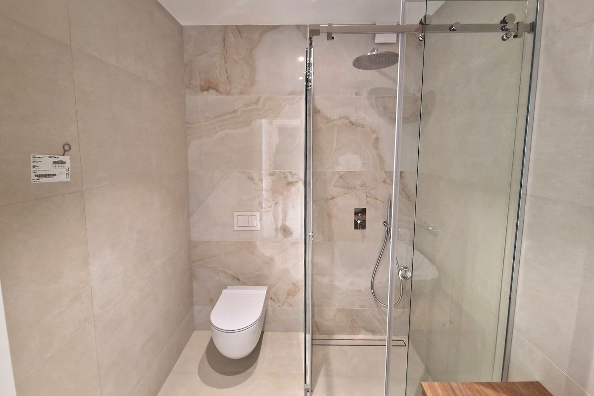 Lussuoso appartamento con tre camere da letto con vista panoramica sul mare