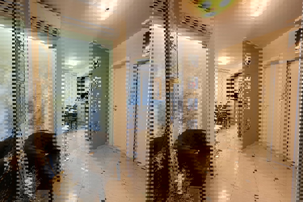 Spazioso appartamento con tre camere da letto in una zona attraente della città