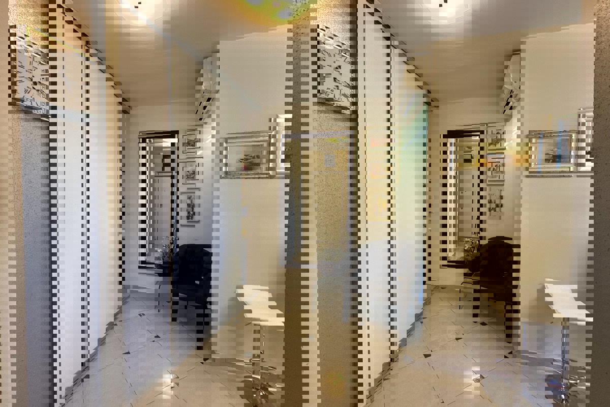 Spazioso appartamento con tre camere da letto in una zona attraente della città