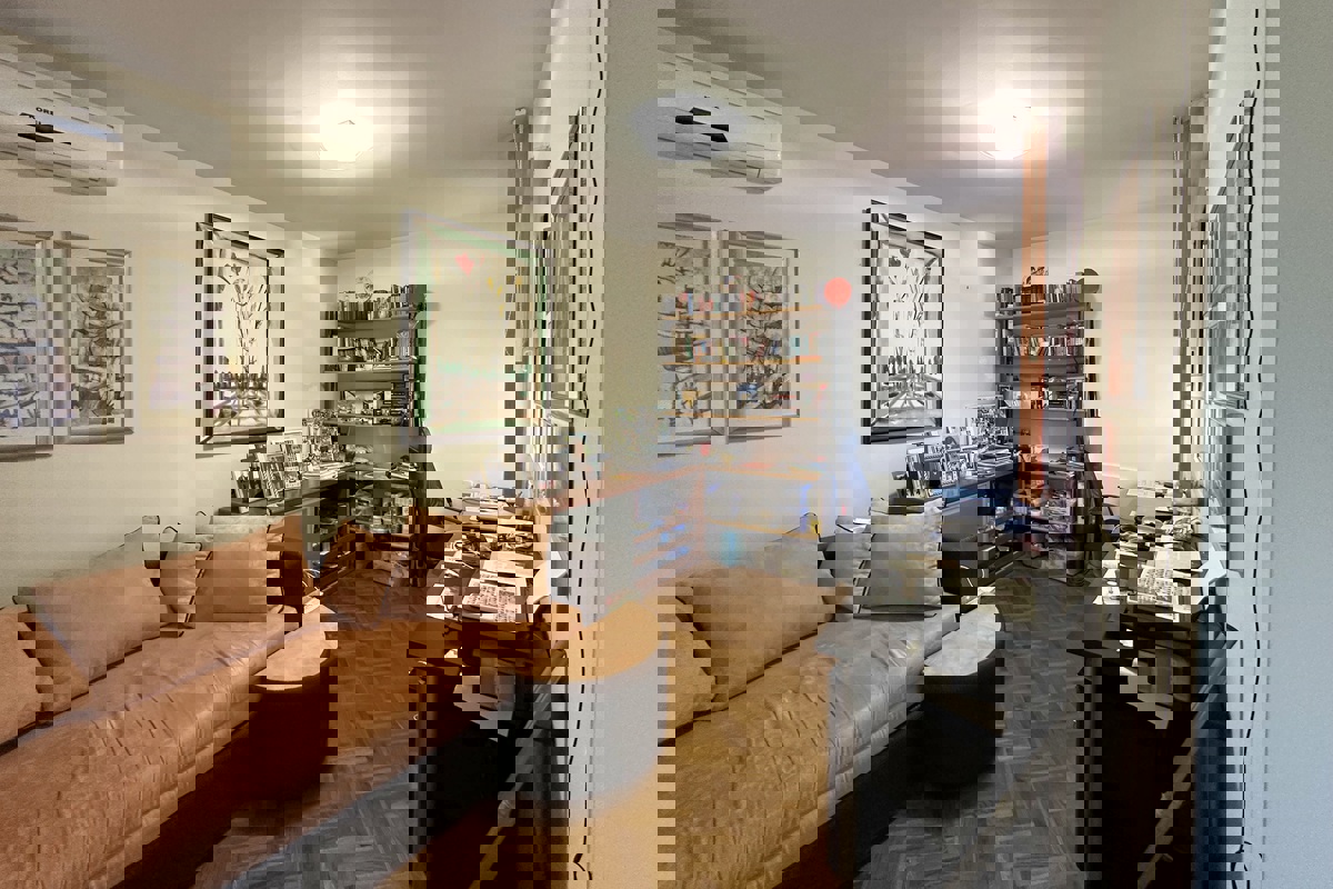 Spazioso appartamento con tre camere da letto in una zona attraente della città