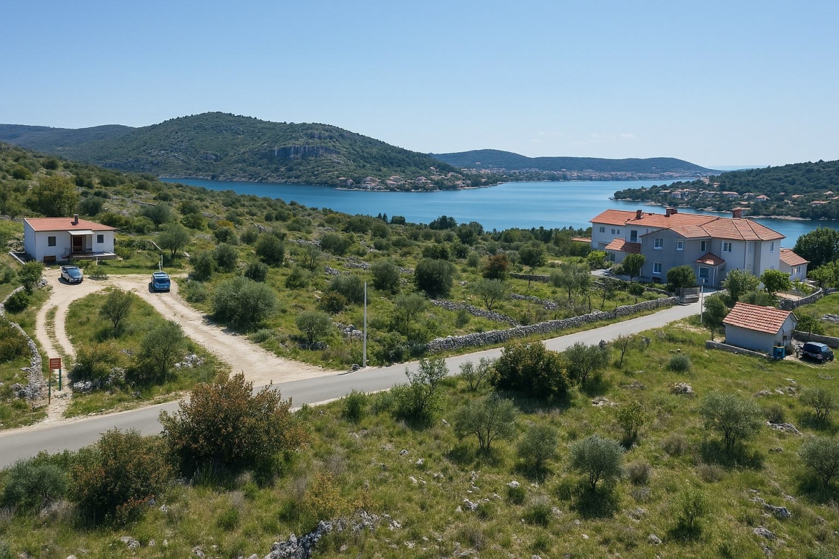 Una villa moderna in costruzione con vista mare