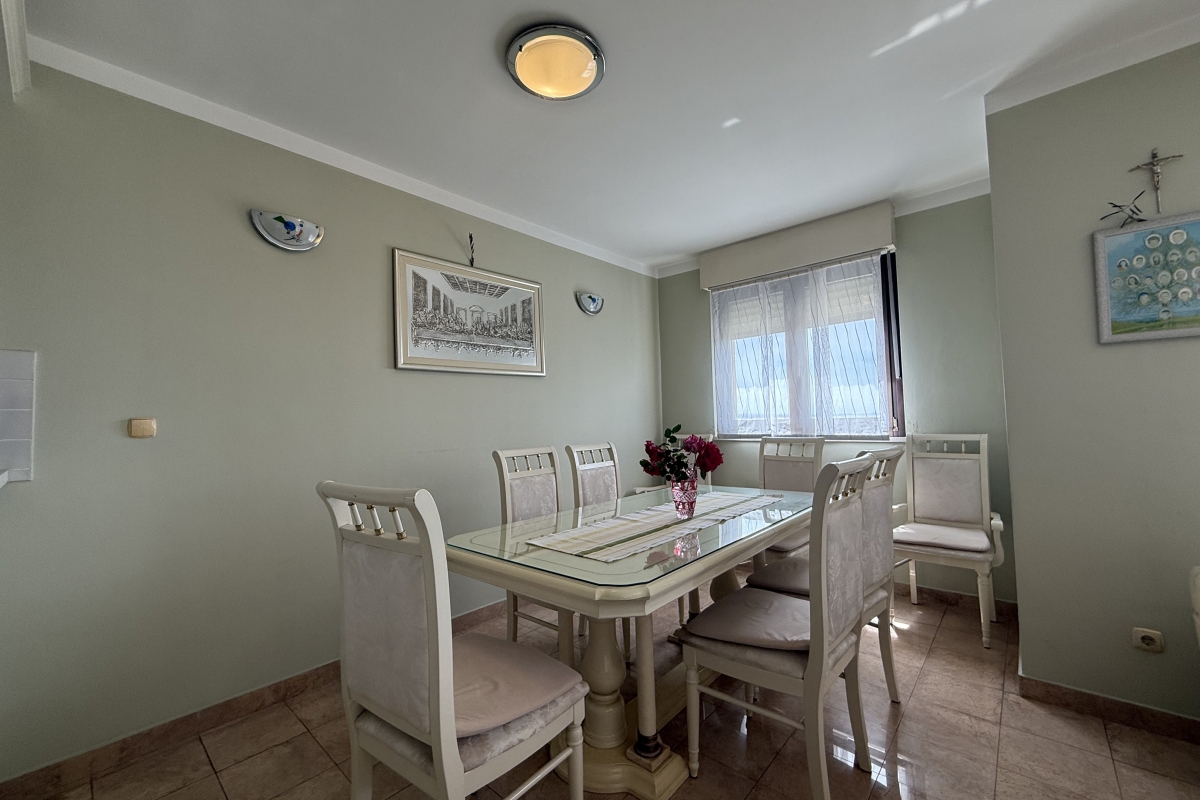 Ampio appartamento con vista mare