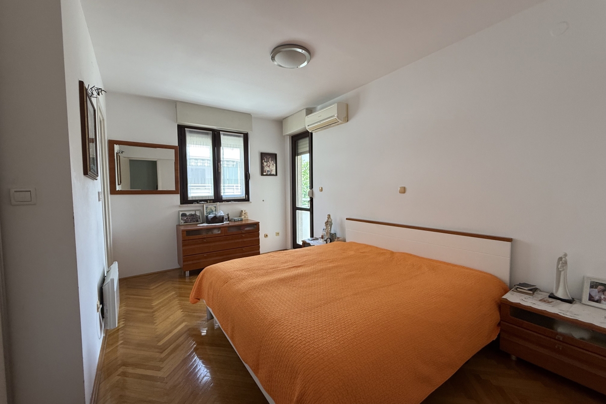 Ampio appartamento con vista mare
