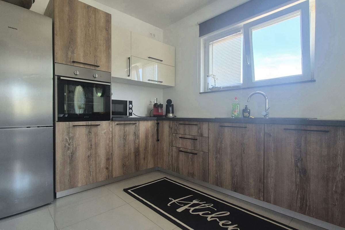 Casa con quattro camere da letto e piscina