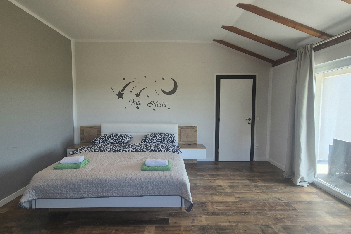 Casa con quattro camere da letto e piscina