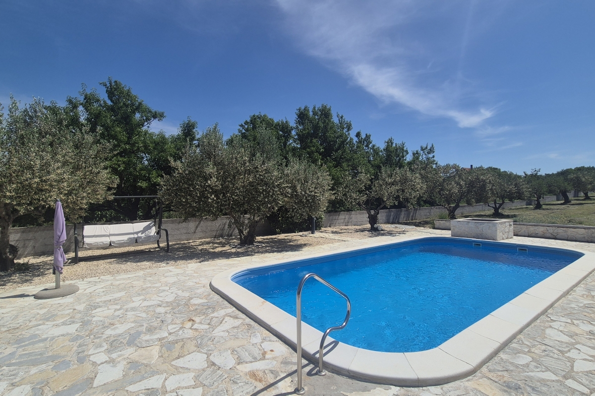 Casa con quattro camere da letto e piscina