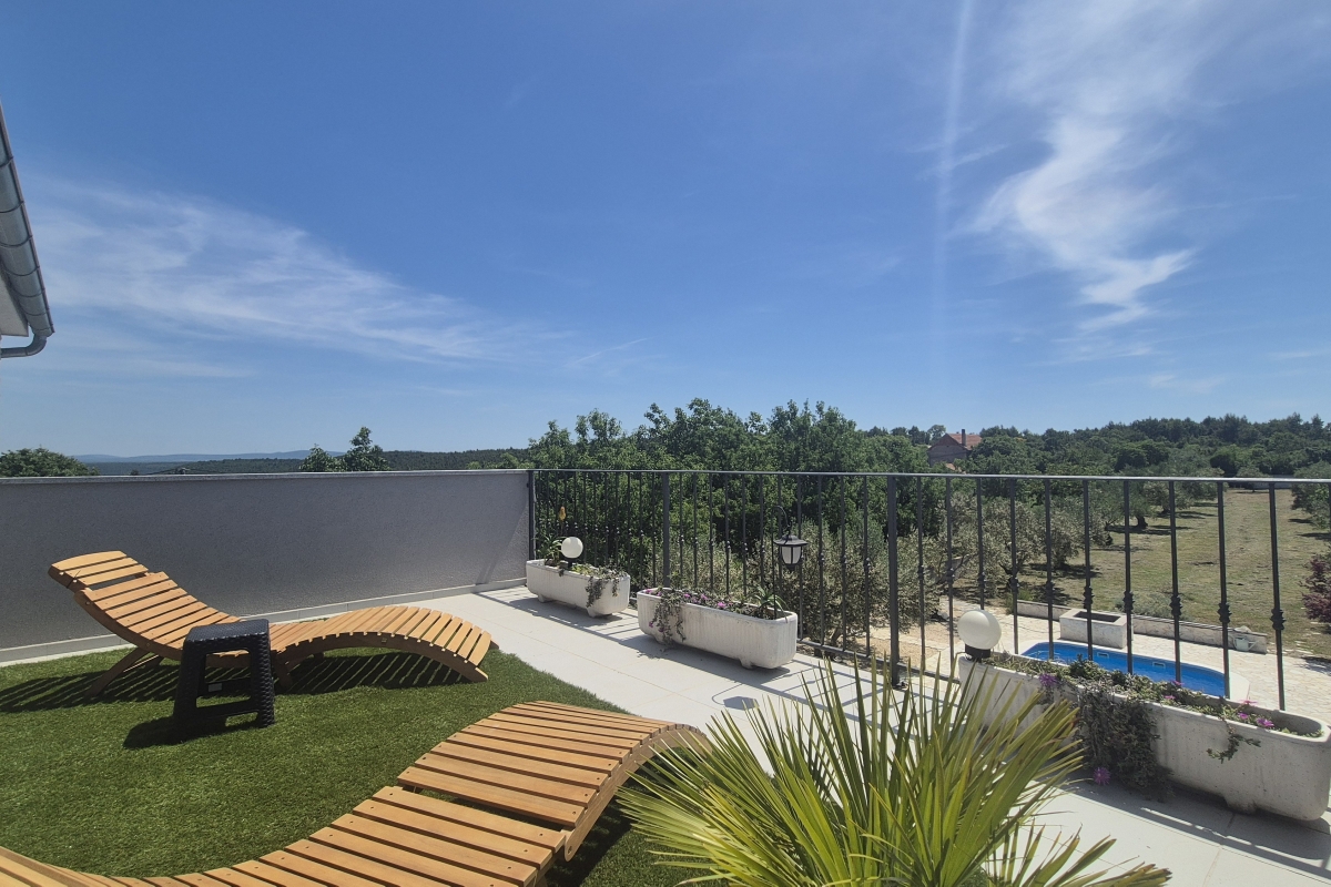 Casa con quattro camere da letto e piscina