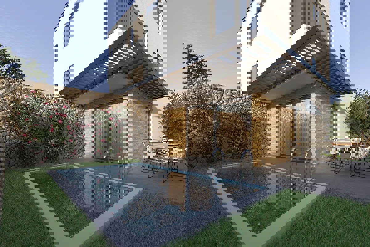 Appartamento duplex con giardino e piscina