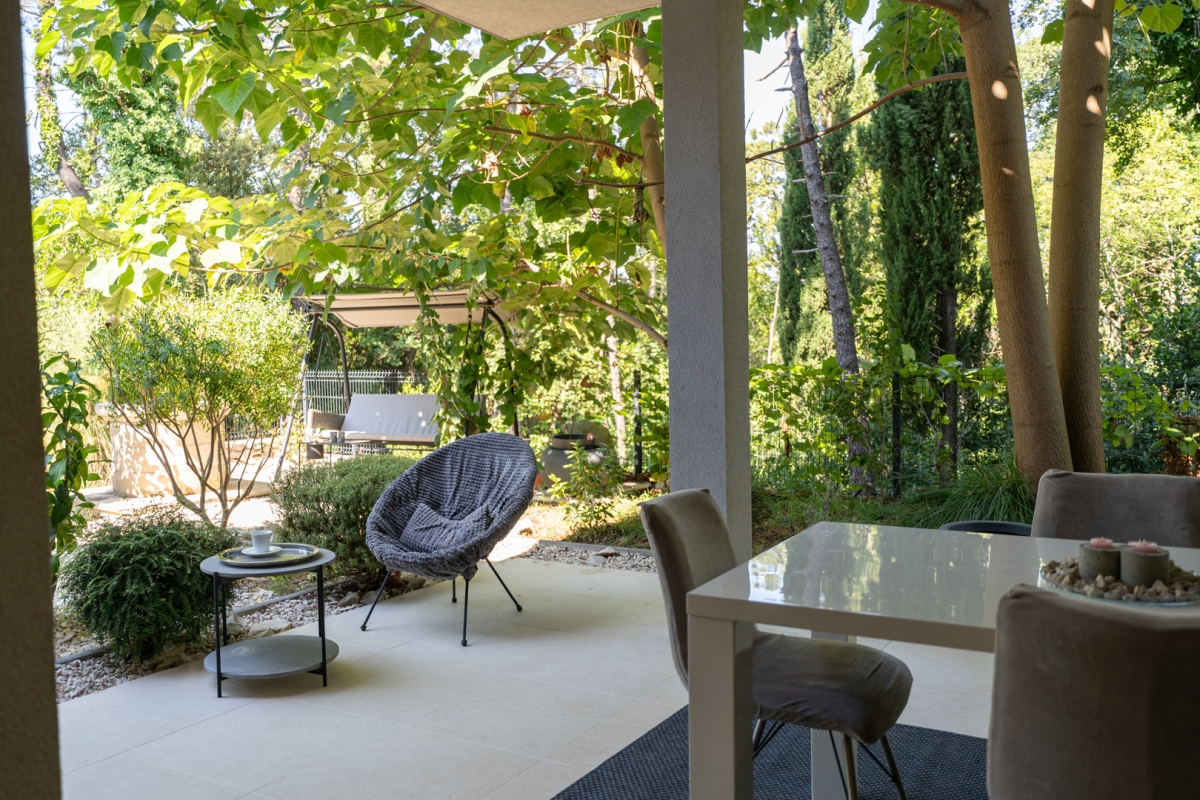 Villa moderna con piscina