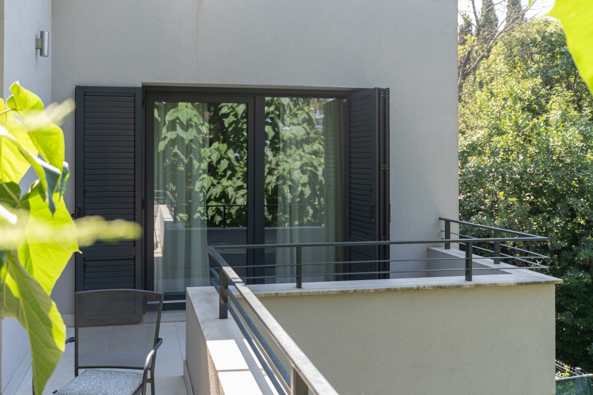 Villa moderna con piscina