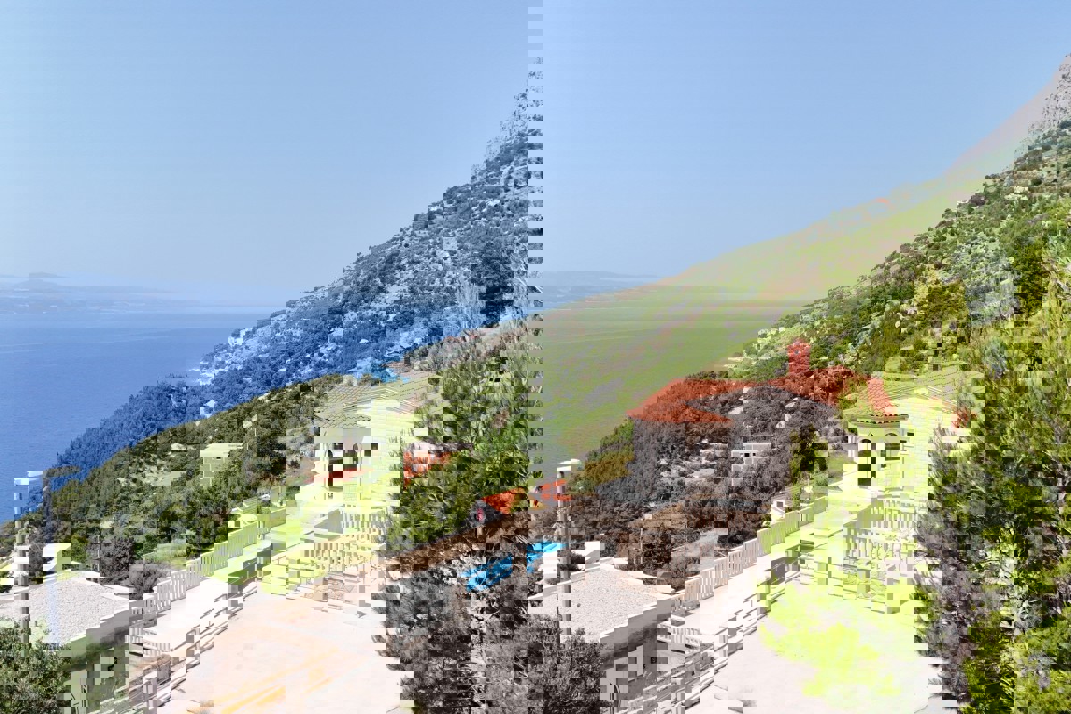 Casa panoramica da ristrutturare con bellissima vista mare