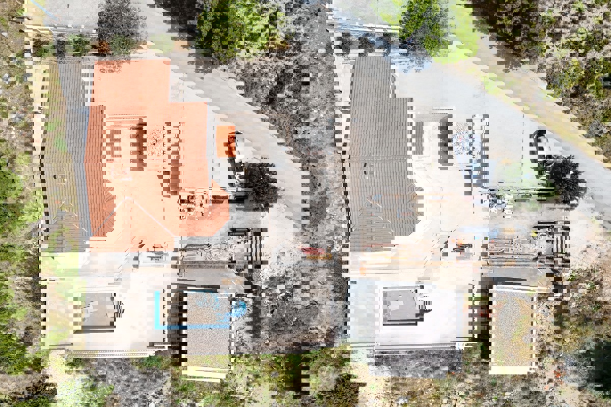 Casa panoramica da ristrutturare con bellissima vista mare