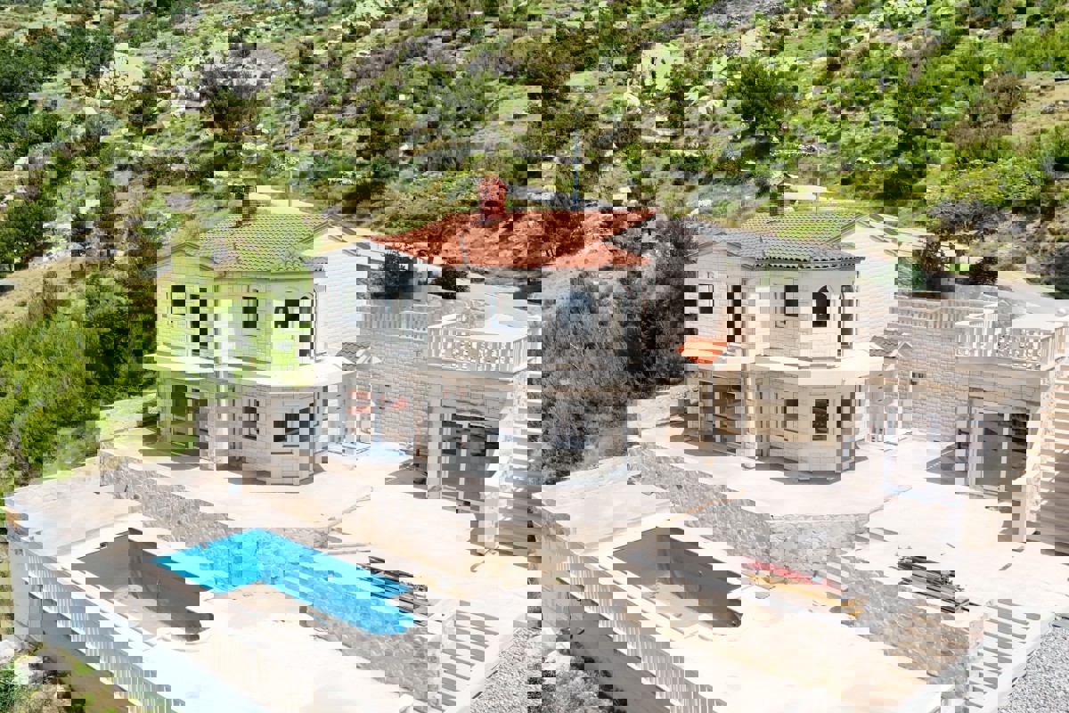 Casa panoramica da ristrutturare con bellissima vista mare