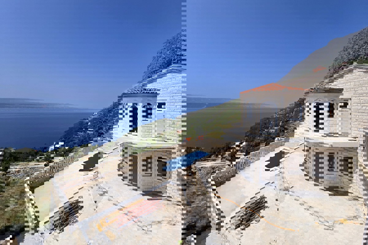 Casa panoramica da ristrutturare con bellissima vista mare