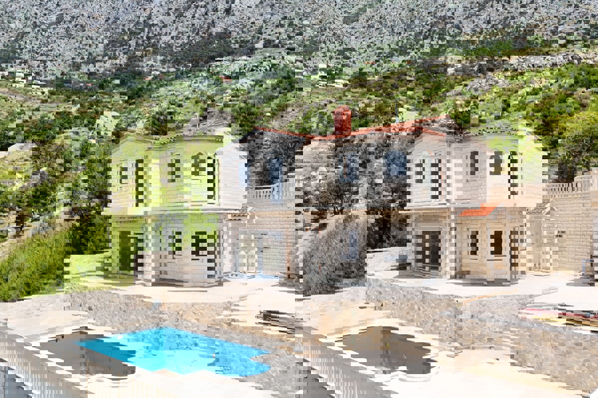 Casa panoramica da ristrutturare con bellissima vista mare