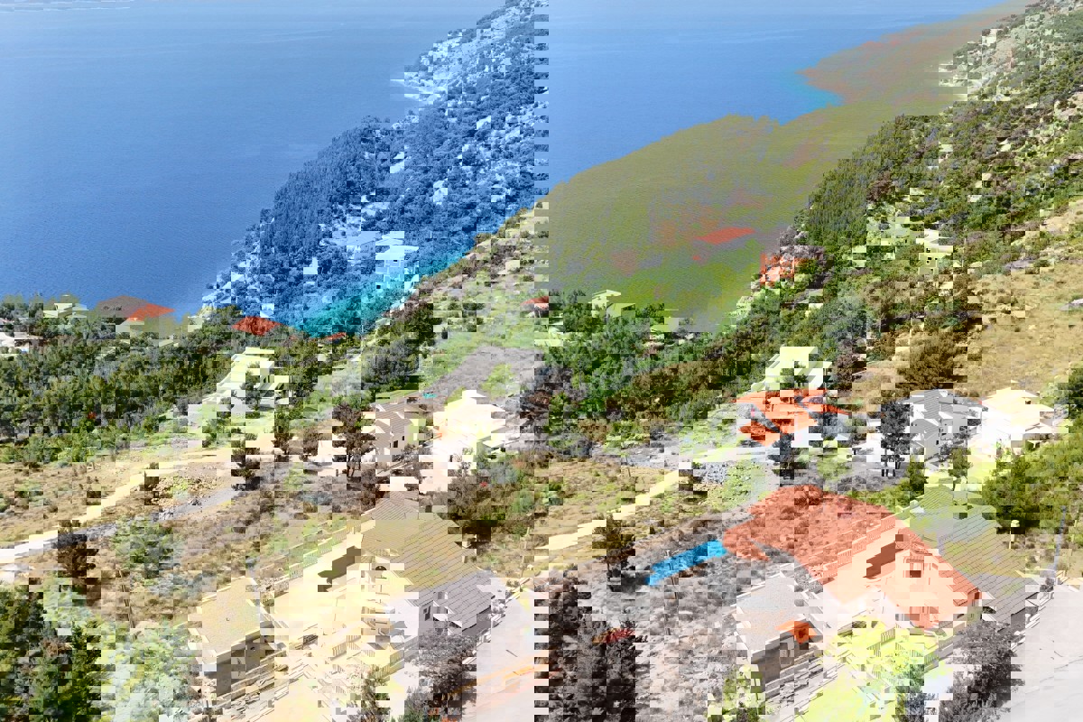 Casa panoramica da ristrutturare con bellissima vista mare