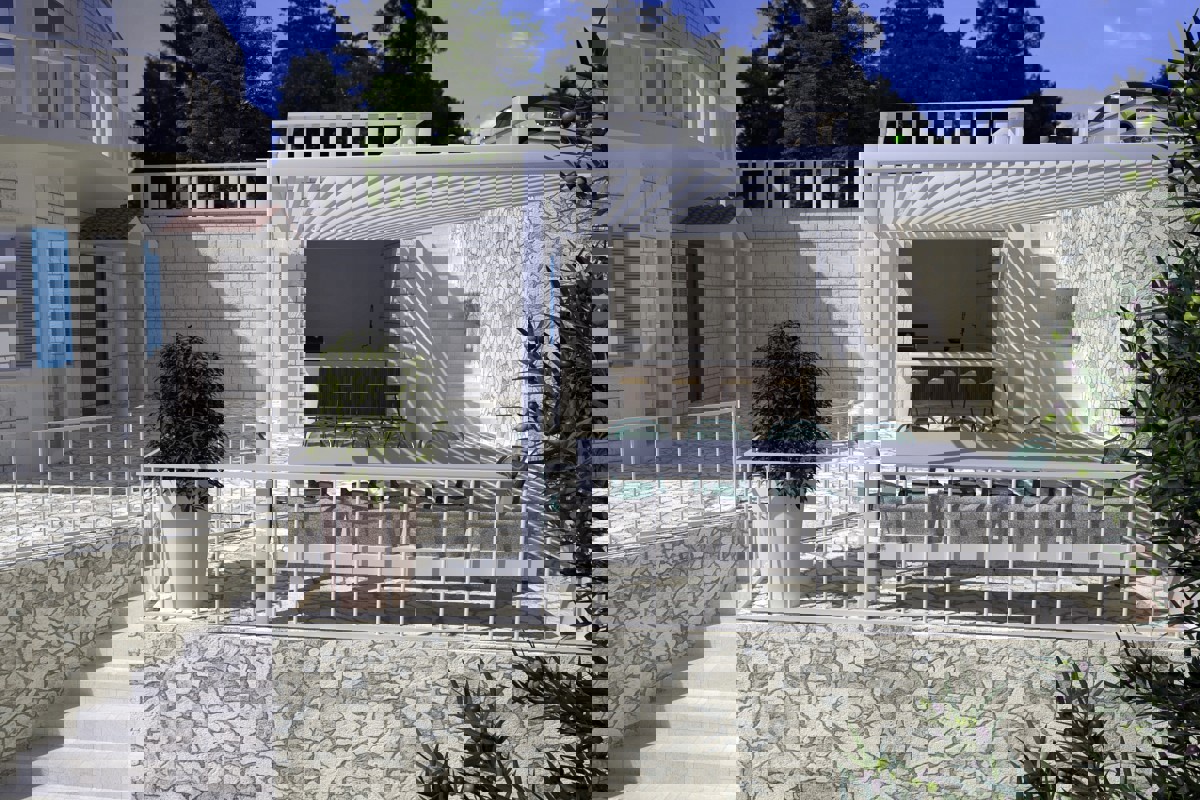 Casa panoramica da ristrutturare con bellissima vista mare