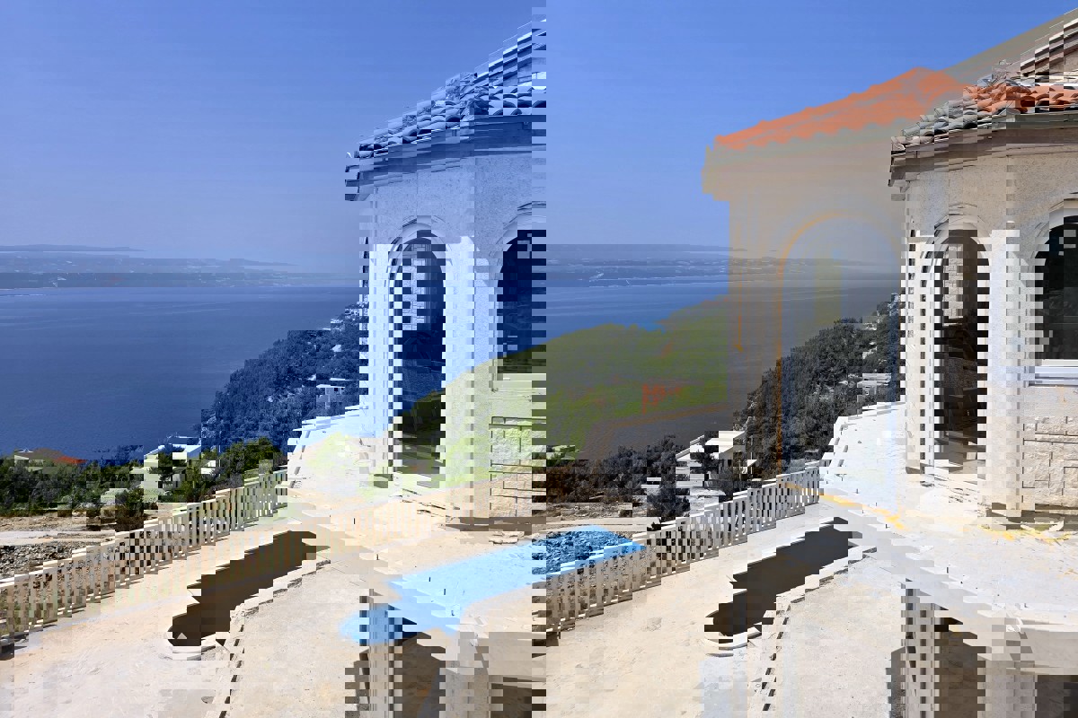 Casa panoramica da ristrutturare con bellissima vista mare