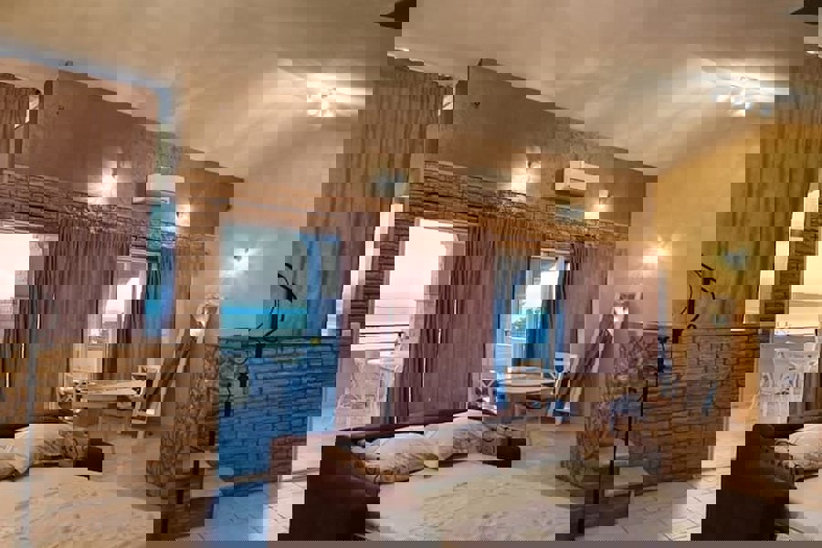 Villa con piscina e vista mare