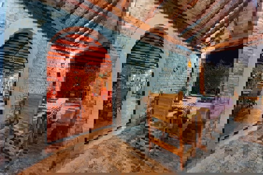 Villa con piscina e vista mare