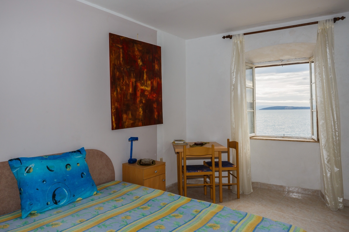 Residenza storica in pietra in prima fila sul mare