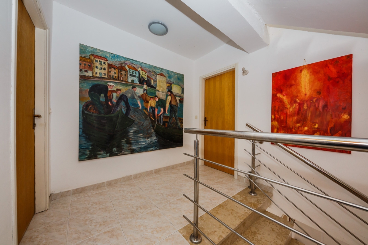 Residenza storica in pietra in prima fila sul mare