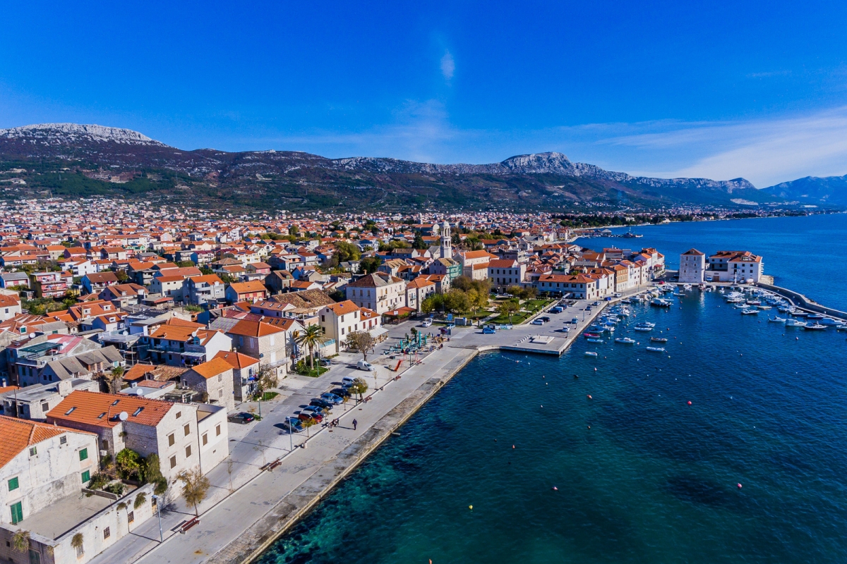 Residenza storica in pietra in prima fila sul mare