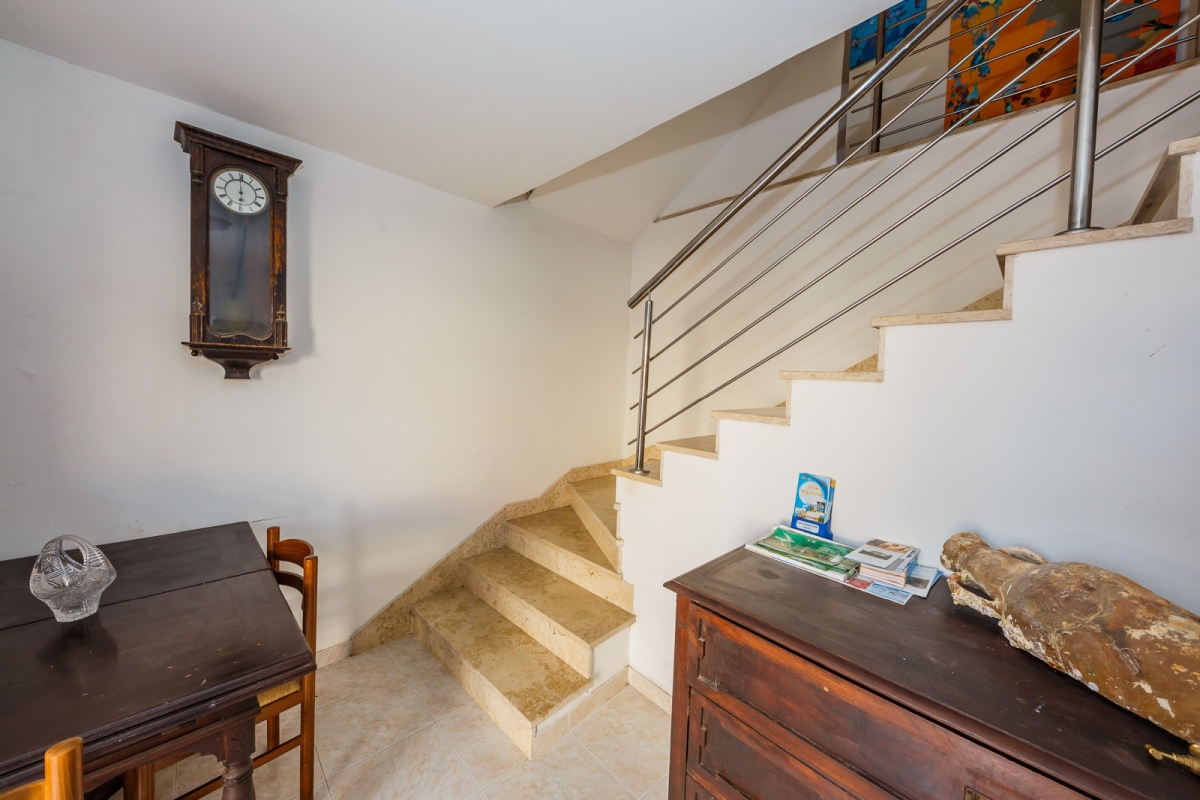 Residenza storica in pietra in prima fila sul mare