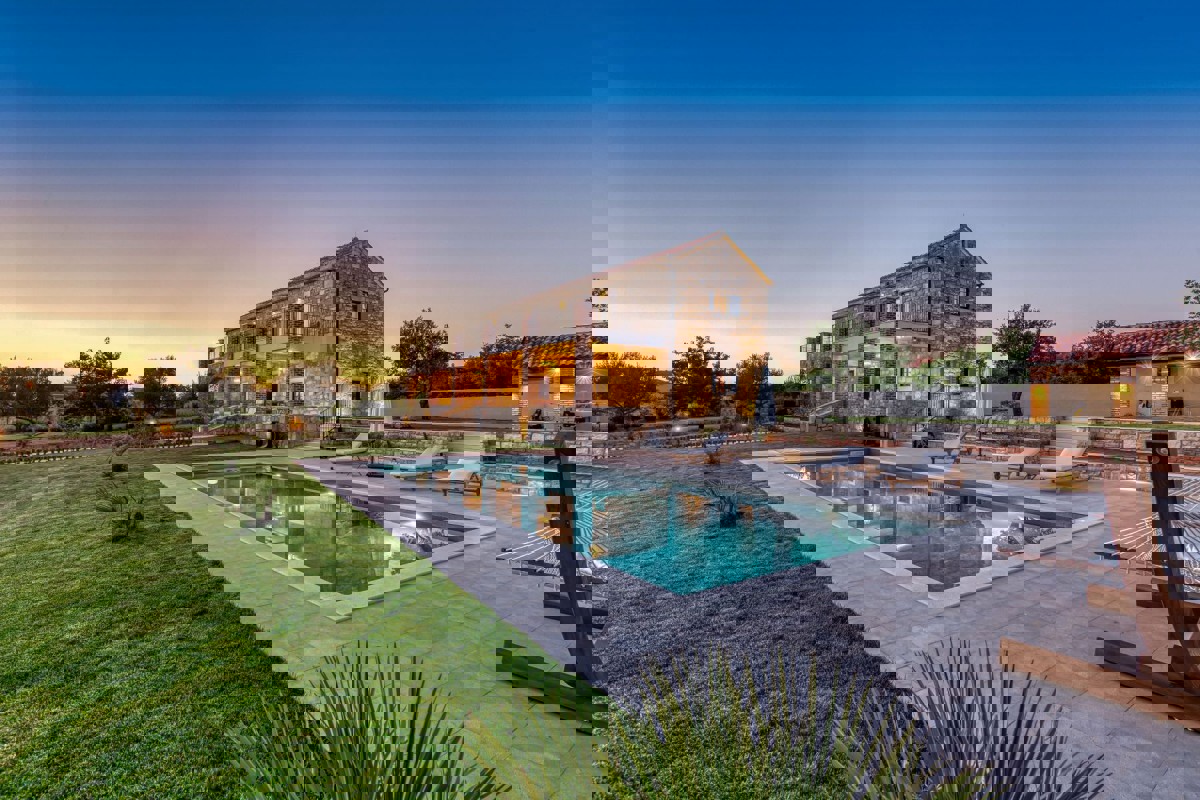 Villa di lusso con campo da tennis