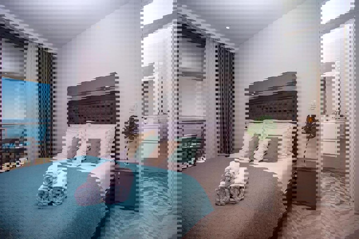 Villa con piscina e vista mare