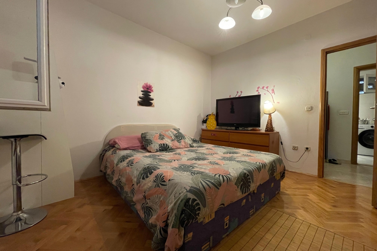Appartamento con tre camere da letto e garage nel centro di Kambelovac