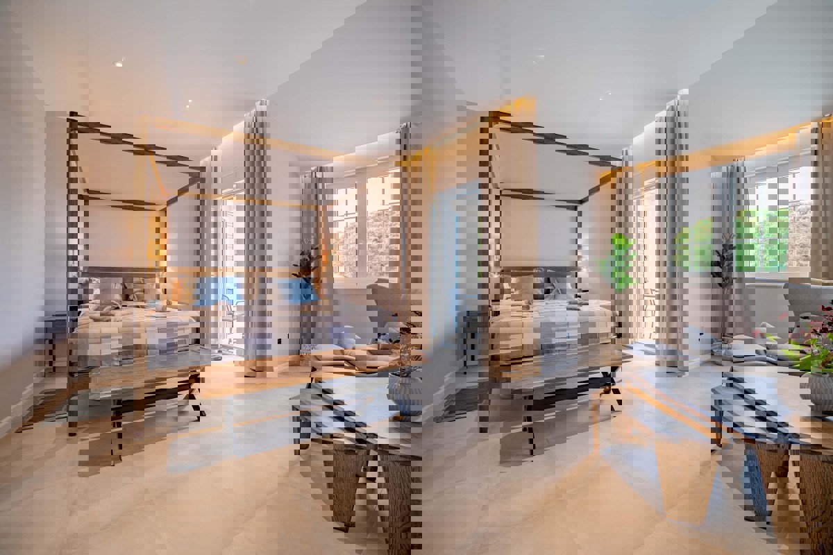 Casa con piscina e giardino vicino al mare