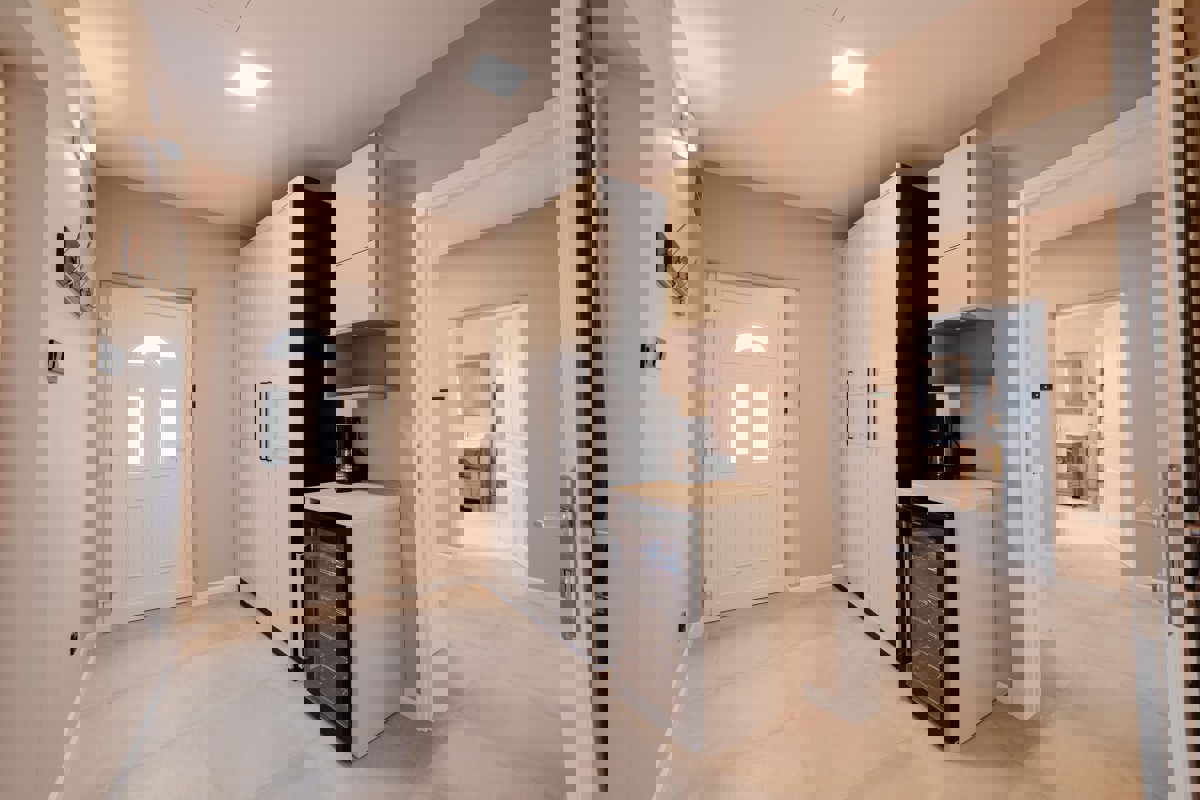 Casa con piscina e giardino vicino al mare