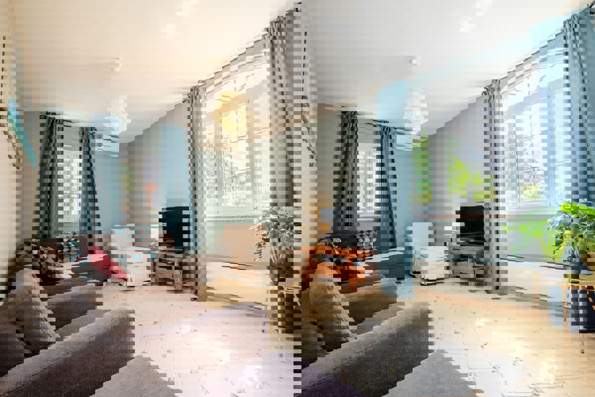 Casa con piscina e giardino vicino al mare