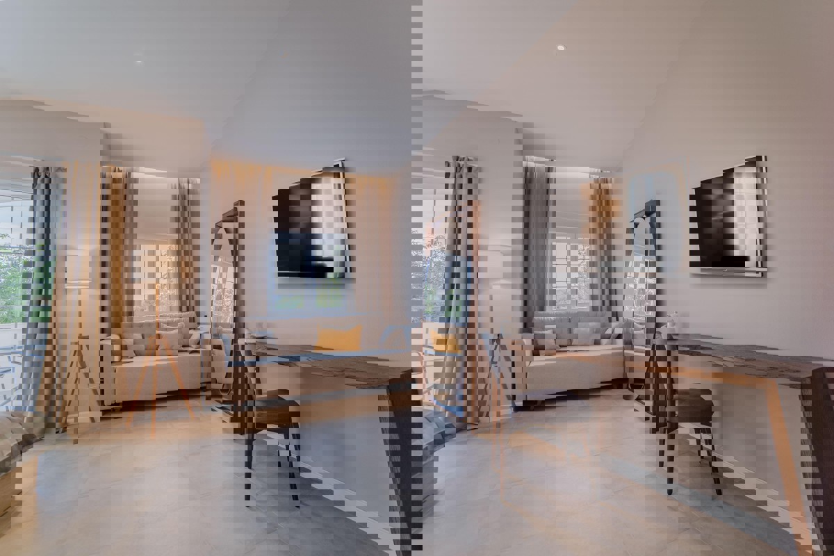 Casa con piscina e giardino vicino al mare